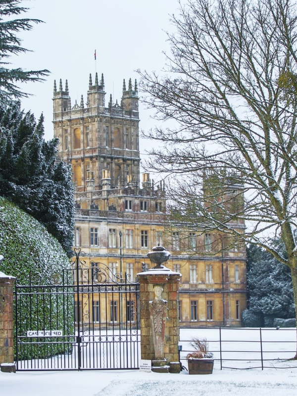 highclere castle in snow 
