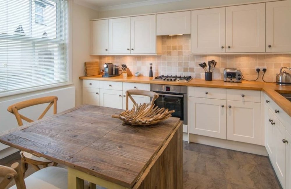 Pebble Cottage kitchen and dining area
