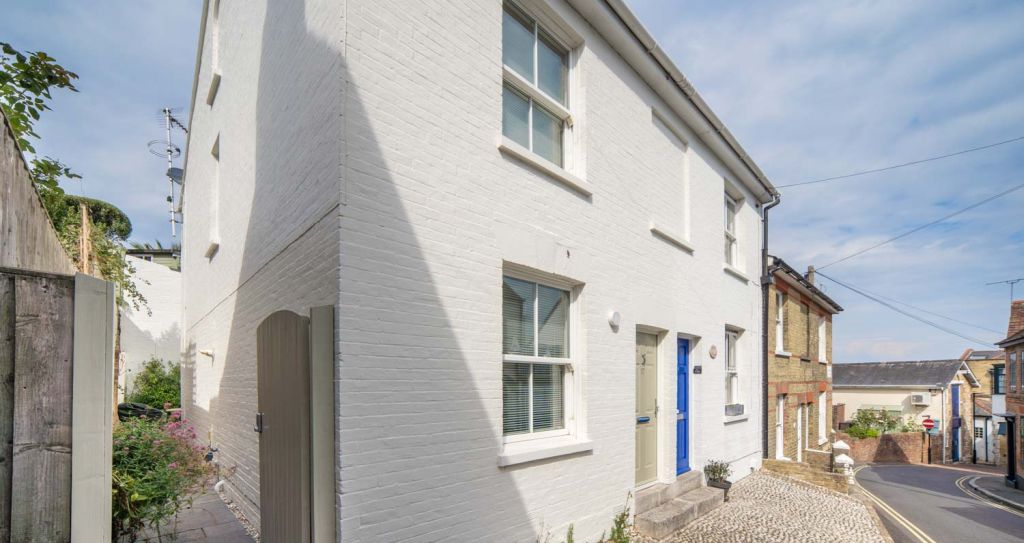 Discover Cowes on the Isle of Wight Red Funnel Ferries