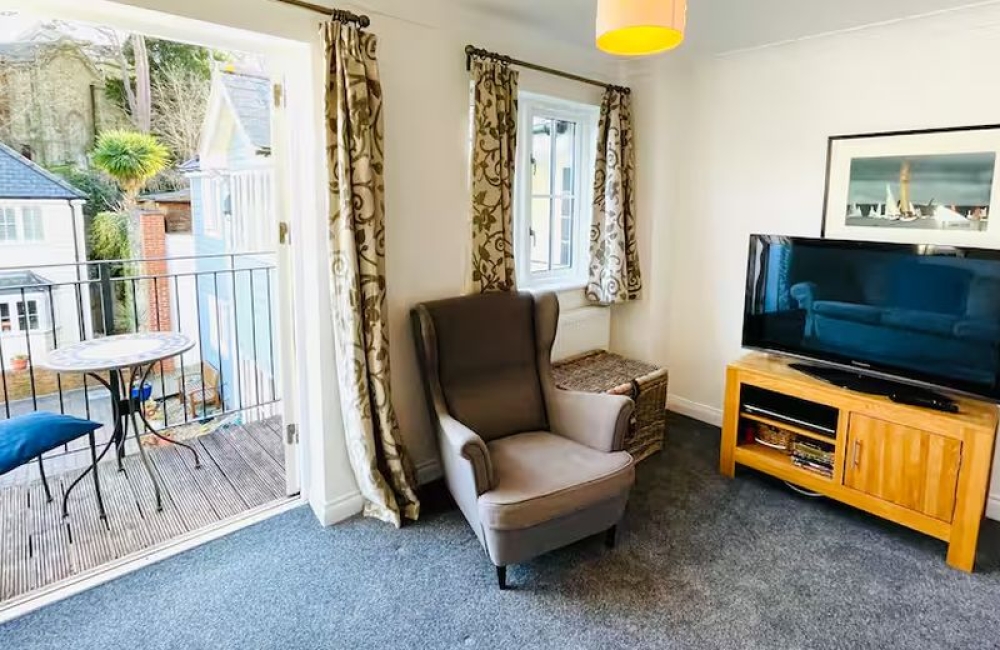 2 Spring Cottages lounge with doors to the balcony