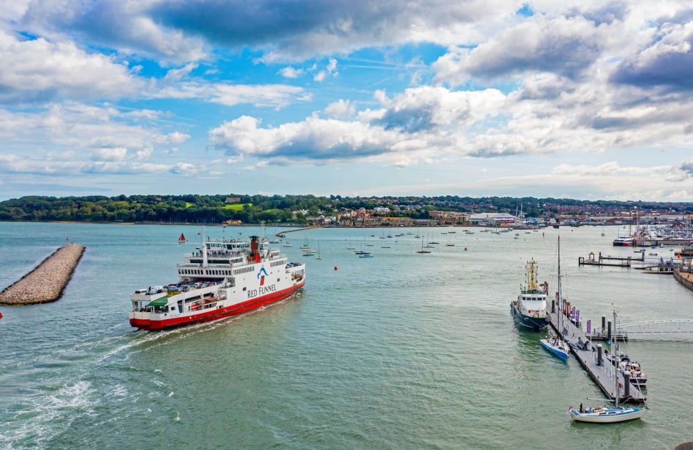 Ferry coming into Cowes