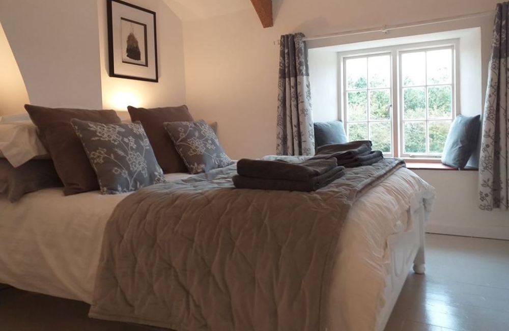 Berryl Farm Cottages Hedgerow Cottage double bedroom