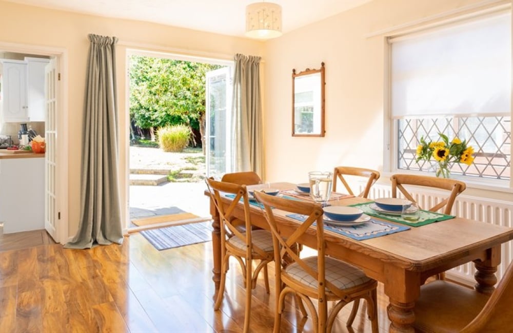 Seacroft Cottage dining area with view to the garden