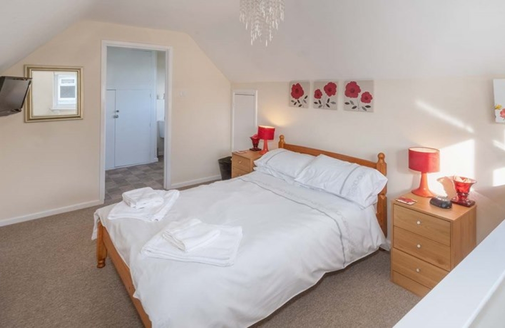 Seaview Beach Cottage double bedroom