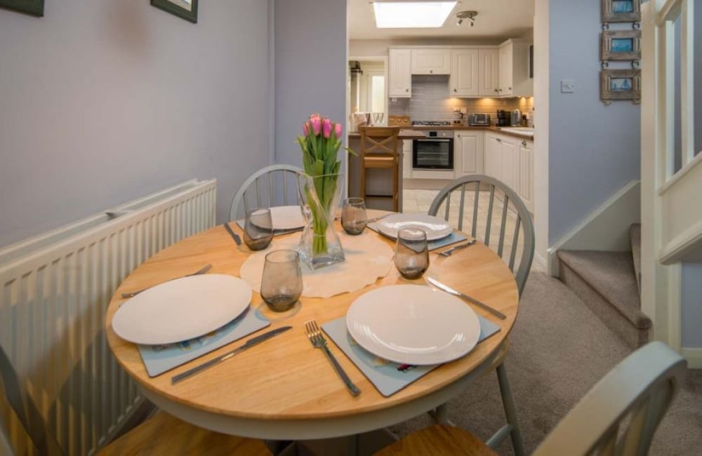 Starboard Cottage dining area