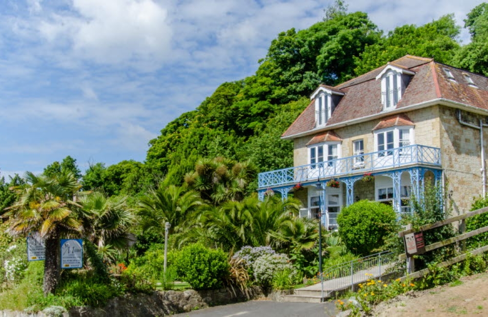 Driveway leading to St Maur