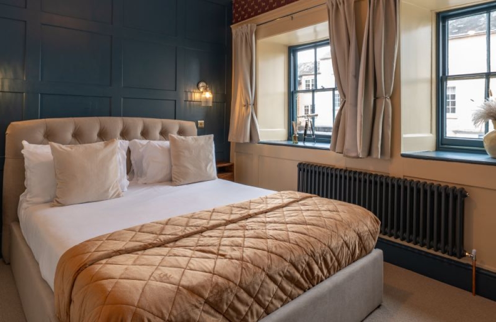 The Bugle Coaching Inn standard king