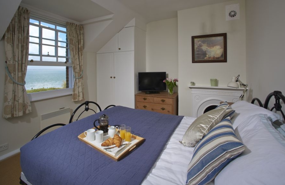 Wight Cottage master bedroom