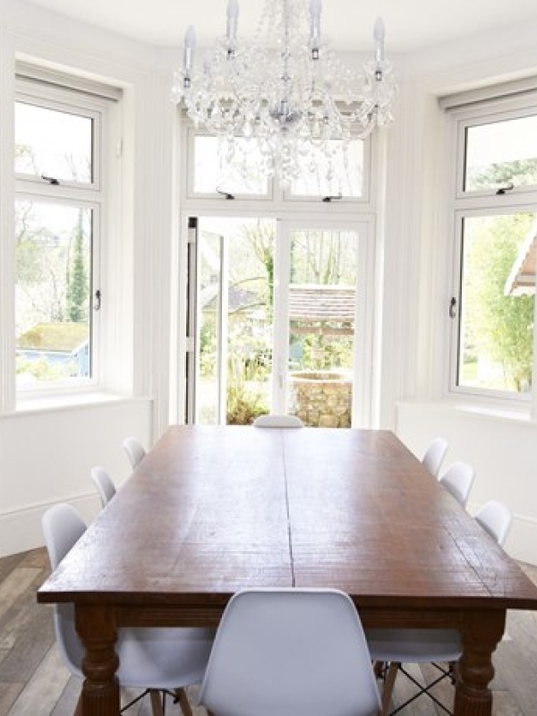 Lyon Court Garden Apartment dining table