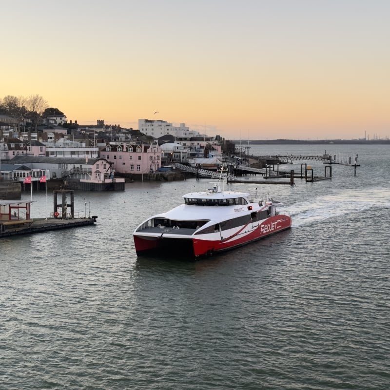 Red Jet 6 arriving in Cowes