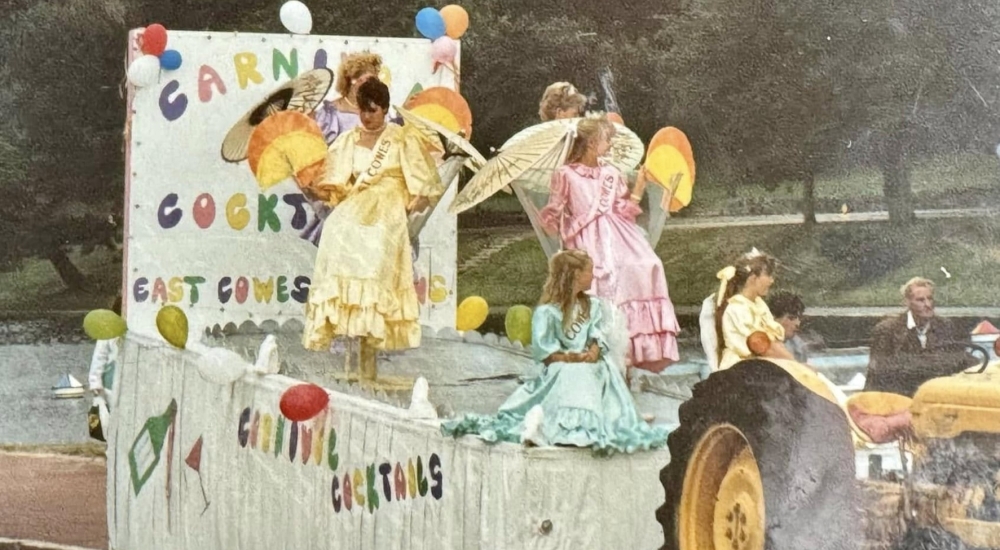 east cowes carnival float in 1980s