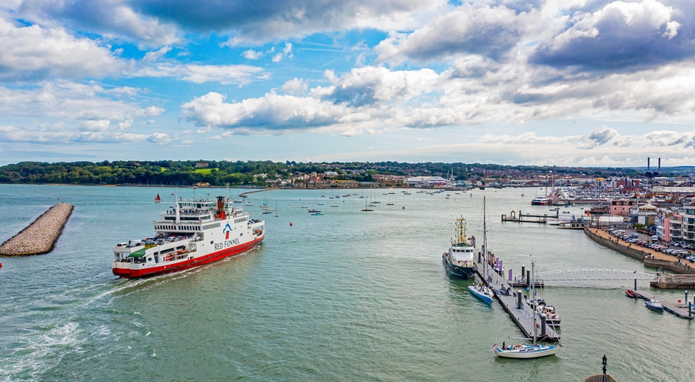 Ferry coming into Cowes