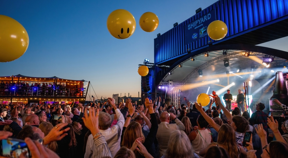 crowds at the shipyard bar music stage
