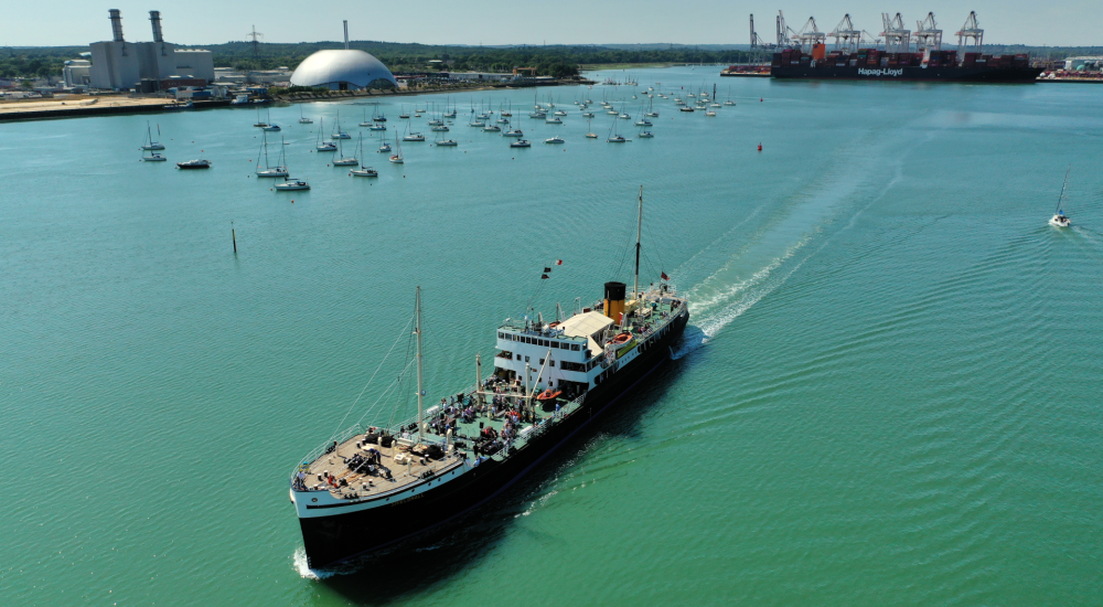 ss shieldhall departing southampton docks