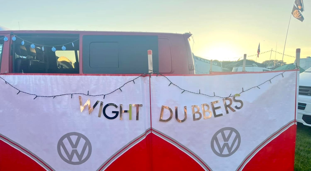 a silver decoration spelling 'wight dubbers'